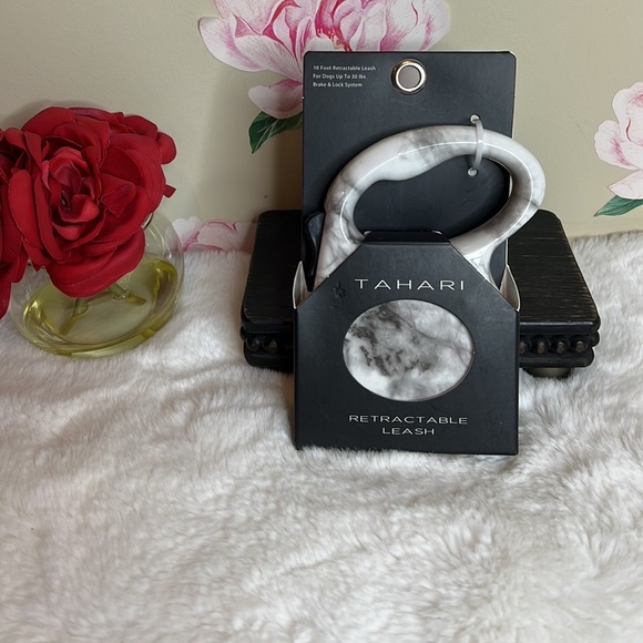 Tahari Retractable Leash NWT - Picture 2 of 3